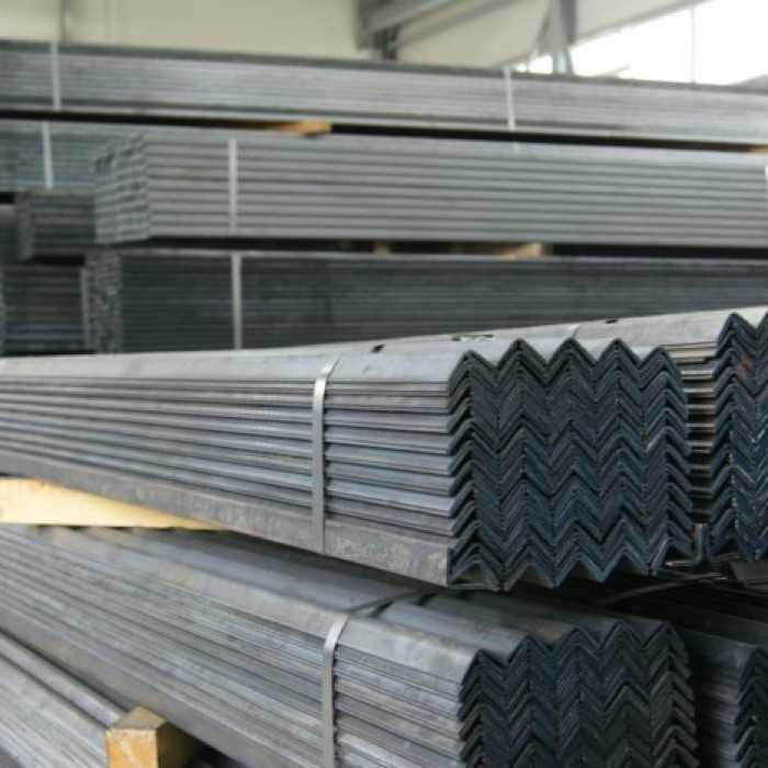 Уголок горячекатаный равнополочный 180х180х11 мм 12 м