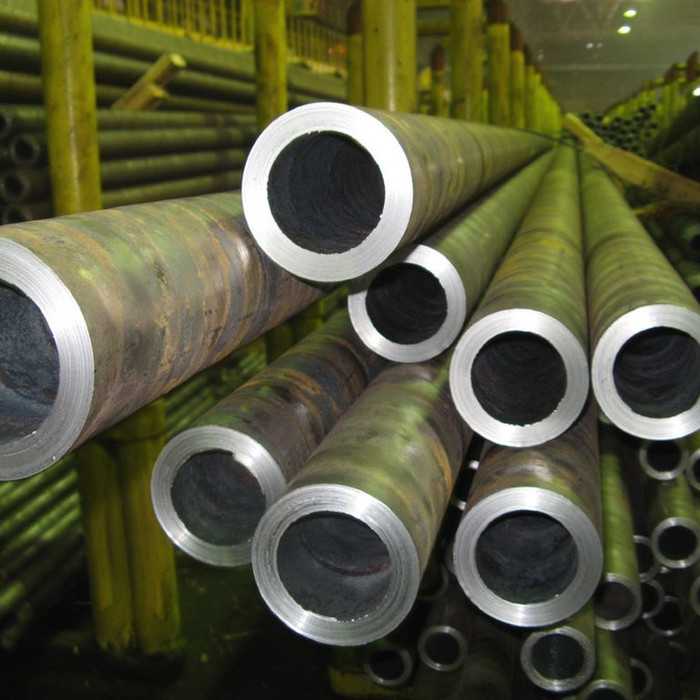 Труба бесшовная горячедеформированная 152х40 мм